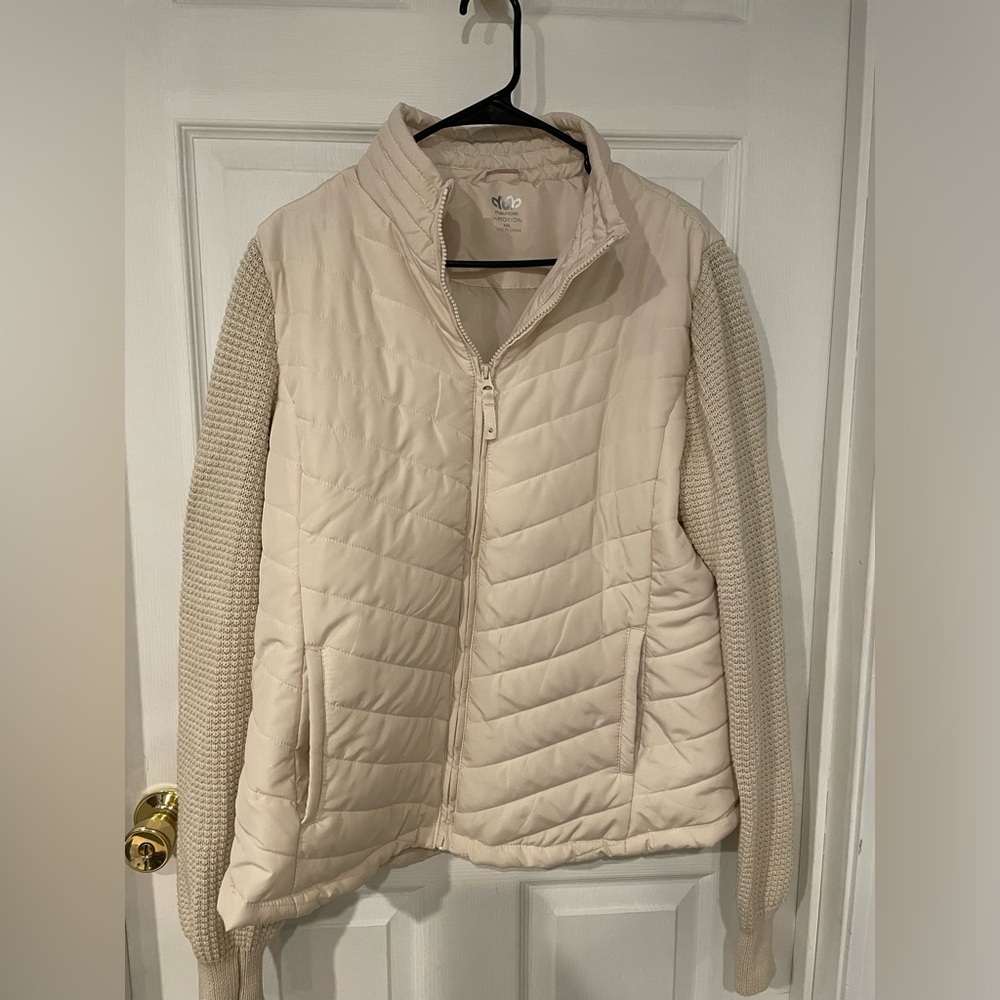 Maurice’s In Motion off white light puffer jacket with sweater sleeves XXL
